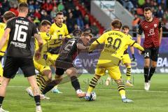 3. Liga; FC Ingolstadt 04 - Borussia Dortmund II; Zweikampf Kampf um den Ball Simon Lorenz (32, FCI) Pohlmann Ole (30 BVB2)