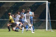 Kreisliga - Saison 2024/25- TSV Ober./Unterh.stadt - SV Hundszell-  - Manuel Hunner weiss Oberh.stadt mit einer Torchance -  - Frederik Bezdeka Torwart Hundszell - Foto: Meyer Jürgen