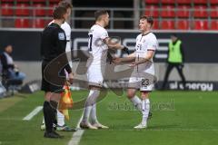 3. Liga - Saison 2024/25 - FC Ingolstadt 04 - SpVgg Unterhaching - Moritz Seiffert (Nr.23 - FCI) wrd ausgewechselt - Pascal Testroet (Nr.37 - FCI) - Foto: Meyer Jürgen