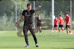 Bayernliga - Saison 2023/2024 - FC Ingolstadt 04 II - U21 - Trainingsauftakt - Cheftrainer Thomas Karg (FCI II) gibt Anweisungen - Foto: Meyer Jürgen