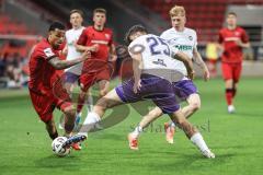 3. Liga; FC Ingolstadt 04 - Erzgebirge Aue; Zweikampf Kampf um den Ball Emilio Kehrer (44, FCI) Zobel Tristan (25 Aue)