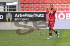 3. Liga; FC Ingolstadt 04 - SV Waldhof Mannheim; Marcel Costly (22, FCI) wird ausgewechselt, bedankt sich bei den Fans