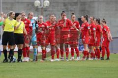 2. Fußball-Liga - Frauen - Saison 2023/2024 - FC Ingolstadt 04 - SC Sand - DieSpieler begrüßen die Fans vor dem Spiel - Foto: Meyer Jürgen