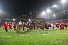 3. Liga; FC Ingolstadt 04 - Borussia Dortmund II; Sieg Jubel Freude Spieler bedanken sich bei den Fans Tanz