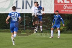 Kreisliga - Saison 2024/25- SV Hundszell - SV Menning -  - Johannes Rindlbacher weiss Hundszell - Maximilian Lex blau Menning - Foto: Meyer Jürgen