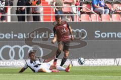 3. Liga; FC Ingolstadt 04 - SSV Ulm 1846; Marcel Costly (22, FCI) Zweikampf Kampf um den Ball Rösch Romario (43 Ulm)