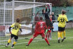 Kreisliga - Saison 2024/25- TSV Kösching - FC Hitzhofen/Oberzell - Raphael Friedberger Torwart Kösching - Dominik Fielser Hitzhofen (verdeckt)- Foto: Meyer Jürgen