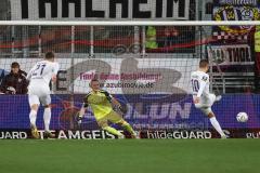 3. Liga; FC Ingolstadt 04 - Erzgebirge Aue; Elfmeter, Ausgleich Tor Nazarov Dimitrij (10 Aue) Torwart Marius Funk (1, FCI)
