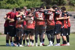 A-Junioren Bundesliga  - Saison 2026/27 - A-Junioren - FC Ingolstadt 04 - Jahn Regensburg -  Die Mannschaft bildet einen Kreis vor dem Spiel -  - XXXXX - Foto: Meyer Jürgen