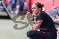 3. Liga; FC Ingolstadt 04 - TSV 1860 München; Cheftrainerin Sabrina Wittmann (FCI) an der Seitenlinie, Spielerbank