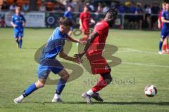 Kreisliga - Saison 2026/27- TSV Großmehring - SV Zuchering - Denis Hirschberger blau Großmehring - Glenn Heicappell rot Zuchering - Foto: Meyer Jürgen