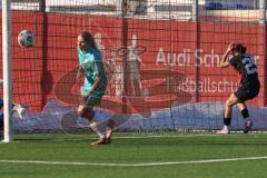 2. Bundesliga Frauen - Saison 2025/26 - FC Ingolstadt 04 Frauen - VFR SW Warbeyen  - Annika Kömm (Nr.25 - FC Ingolstadt Frauen I) mit einer Torchance - Hoevers Isa grün Warbeyen - Miliam Elena Berverly Torwar Warbeyen - Foto: Meyer Jürgen