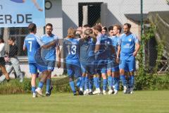 Kreisliga- Saison 2024/25- SV Hundszell - SV Kasing -  - Der 1:0 Führungstreffer durch Mathias Weinzierl blau Hundszell - jubel  - XXXXX - Foto: Meyer Jürgen