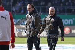 2.BL; Holstein Kiel - FC Ingolstadt 04 - Cheftrainer Rüdiger Rehm (FCI) und Co-Trainer Mike Krannich (FCI) gehen vom Platz