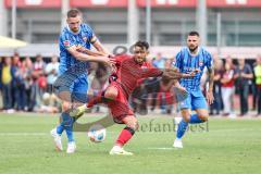 3. Liga; Testspiel; FC Ingolstadt 04 - 1. FC Heidenheim; Zweikampf Kampf um den Ball Mainka Patrick (6 HDH) Fredrik Carlsen (8, FCI) Busch Marnon (2 HDH)