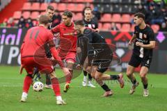 3. Liga; FC Ingolstadt 04 - TSV Havelse; Yann Sturm (7, FCI) kämpft sich durch die Abwehr Kolgeci Besfort (4 TSV) Belkahia Semi (6 TSV) Plume Noah (24 TSV) Frederik Christensen (11, FCI)