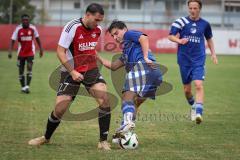 Kreisliga - Saison 2026/27- Türkisch SV Ingolstadt - SV Hundszell - Peter Veit rot Türkisch  - Maximilian Blattner blau Hundszell - Foto: Meyer Jürgen