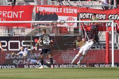 3. Liga; FC Ingolstadt 04 - Rot-Weiss Essen; Elfmeter Arslan Ahmet (6 RWE) Torwart Marius Funk (1, FCI) Tor Jubel Treffer 1:2