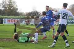 Kreisliga - Saison 2024/25- SV Hundszell - SV Menning -  - Korbinian Rankl blau #5 Menning - Lucas Steinbach Torwart Hundszell - GFlorian Dormeier blau Menning #17 - Foto: Meyer Jürgen