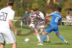 Kreisliga- Saison 2024/25- SV Hundszell - SV Kasing -  - Patrick Rzepka weiss Kasing - Luca Kammerer blau Hundszell - Foto: Meyer Jürgen