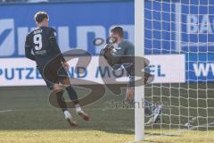 3. Liga; FC Hansa Rostock - FC Ingolstadt 04; Torchance verpasst Tim Heike (9, FCI) zu spät Torwart Uphoff Benjamin (1 HR)