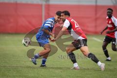 Kreisliga - Saison 2026/27- Türkisch SV Ingolstadt - SV Hundszell - Akif Abasikeles rot Türkisch  - Saber Novroze blau Hundszell - Foto: Meyer Jürgen