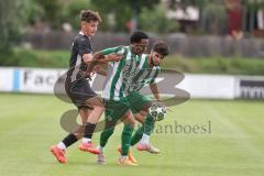 Landesliga - Saison 2025/26 - SV Manching - FC Memmingen II - Romeo Öxler (Nr.17 - SV Manching) - Kouki Rayen grün Manching rechts - Neubrand Simon schwarz Memmingen  - Foto: Meyer Jürgen