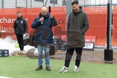 AUDI - Schanzer Amateurcup - Finale -  2026  - SV Hundszell - SV Denkendorf - Siegerehrung - Jörg Schlagbauer links - Lukas Fröde (Nr.34 - FCI) rechts - Foto: Meyer Jürgen