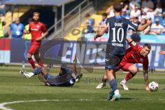 3. Liga - Saison 2025/26 - TSG Hoffenheim II - FC Ingolstadt 04  - Kelven Frees (Nr.5 - TSG Hoffenheim II) - Jonas Scholz (Nr.15 - FCI) - Foto: Meyer Jürgen