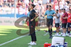 3. Liga; SpVgg Unterhaching - FC Ingolstadt 04; Cheftrainerin Sabrina Wittmann (FCI) an der Seitenlinie, Spielerbank