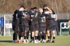 Bayernliga Nord - Saison 2024/25 - FC Ingolstadt 04 II - SC Eltersdorf -  Die Mannschaft bildet einen Kreis vor dem Spiel -  - XXXXX - Foto: Meyer Jürgen