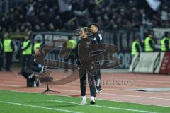 3. Liga; SSV Ulm - FC Ingolstadt 04; Cheftrainerin Sabrina Wittmann (FCI) an der Seitenlinie, Spielerbank