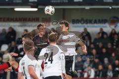 3. Liga; SC Verl - FC Ingolstadt 04; Zweikampf Kampf um den Ball Simon Lorenz (32, FCI) Ens Martin (5 Verl) Stöcker Michel (24 Verl)