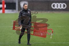 3. Liga; FC Ingolstadt 04 - Trainingsauftakt nach Winterpause; Cheftrainerin Sabrina Wittmann (FCI) energisch im Regen