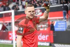 3. Liga; FC Ingolstadt 04 - MSV Duisburg; Spieler bedanken sich bei den Fans, Sieg Jubel Freude Torwart Marius Funk (1, FCI)
