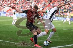 3. Liga; FC Ingolstadt 04 - SSV Ulm 1846; Jannik Mause (7, FCI) Reichert Johannes (5 Ulm) Zweikampf Kampf um den Ball