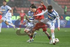 3. Liga; FC Ingolstadt 04 - MSV Duisburg; Emilio Kehrer (44, FCI) Symalla Jan-Simon (23 MSV) Zweikampf Kampf um den Ball Viet Christian (10 MSV)