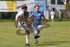 Kreisliga- Saison 2024/25- SV Hundszell - SV Kasing -  - Jan Witek weiss Kasing - Georg Glas blau Hundszell - Foto: Meyer Jürgen