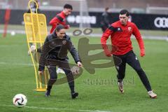 3. Liga; FC Ingolstadt 04 - Trainingsauftakt nach Winterpause; Cheftrainerin Sabrina Wittmann (FCI) fordert Ognjen Drakulic (30, FCI)