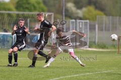 Kreisliga - Saison 2025/26- SV Karlskron - SV Kasing - Emre Erbas weiss Kasing - Daniel Reitberger schwarz Karlskron   - Foto: Meyer Jürgen
