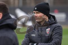 3. Liga; FC Ingolstadt 04 - Neuer Trainer Cheftrainer Guerino Capretti (FCI), erstes Training am Spielfeldrand