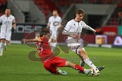 3. Liga - Saison 2024/25 - FC Ingolstadt 04 - SpVgg Unterhaching - Leander Popp (Nr.29 - Unterhaching) - Elias Decker (Nr.3 - FCI) - Foto: Meyer Jürgen