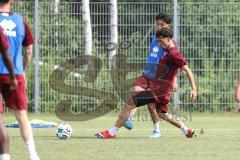 3. Liga; FC Ingolstadt 04 - Trainingsauftakt nach Sommerpause; Zweikampf Kampf um den Ball Davide Sekulovic (33, FCI) Jongmin Seo (7, FCI)