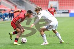 3. Liga; FC Ingolstadt 04 - 1. FC Saarbrücken; Zweikampf Kampf um den Ball Marcel Costly (22, FCI) Wilhelm Lasse (18 FCS)