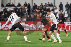 3. Liga; SC Verl - FC Ingolstadt 04; Zweikampf Kampf um den Ball Marcel Costly (22, FCI) Ens Martin (5 Verl) Otto Fynn (34 Verl)