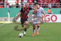 DFB-Pokal; FC Ingolstadt 04 - 1. FC Kaiserslautern; Zweikampf Kampf um den Ball Dennis Borkowski (7, FCI) Robinson Leon (37 FCK)