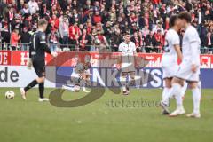 3. Liga; Rot-Weiss Essen - FC Ingolstadt 04; Niederlage, hängende Köpfe 2:0 Yannick Deichmann (20, FCI) Mladen Cvjetinovic (19, FCI) Marcel Costly (22, FCI) Tim Heike (9, FCI)