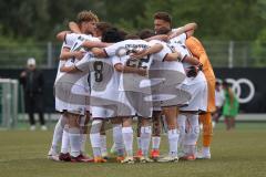 Freundschaftsspiel - Saison 2024/25 - FC Ingolstadt 04 II - TSV Rain/Lech  -  Die Mannschaft bildet einen Kreis vor dem Spiel -  - XXXXX - Foto: Meyer Jürgen