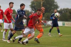 Kreisliga - Saison 2025/26- SV Hundszell - TV Münchsmünster - Lukas Konradi rot Hundszell -  - Leo Kreitmayer blau Münchsmünster - Florian Wagner Torwart Münchsmünster - Foto: Meyer Jürgen