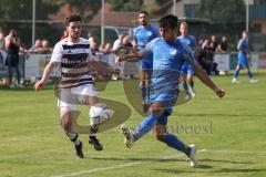 Kreisliga- Saison 2024/25- SV Hundszell - SV Kasing -  - Mathias Neumayer weiss Kasing - Luca Kammerer blau Hundszell - Foto: Meyer Jürgen